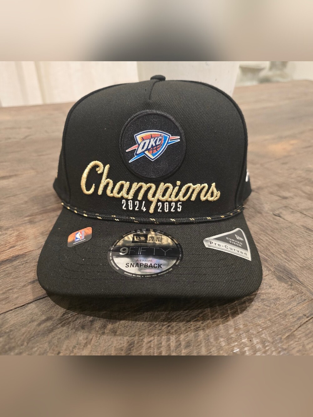 NEW ERA 2024 / 2025 OKC THUNDER NBA CHAMPIONS SNAPBACK HAT